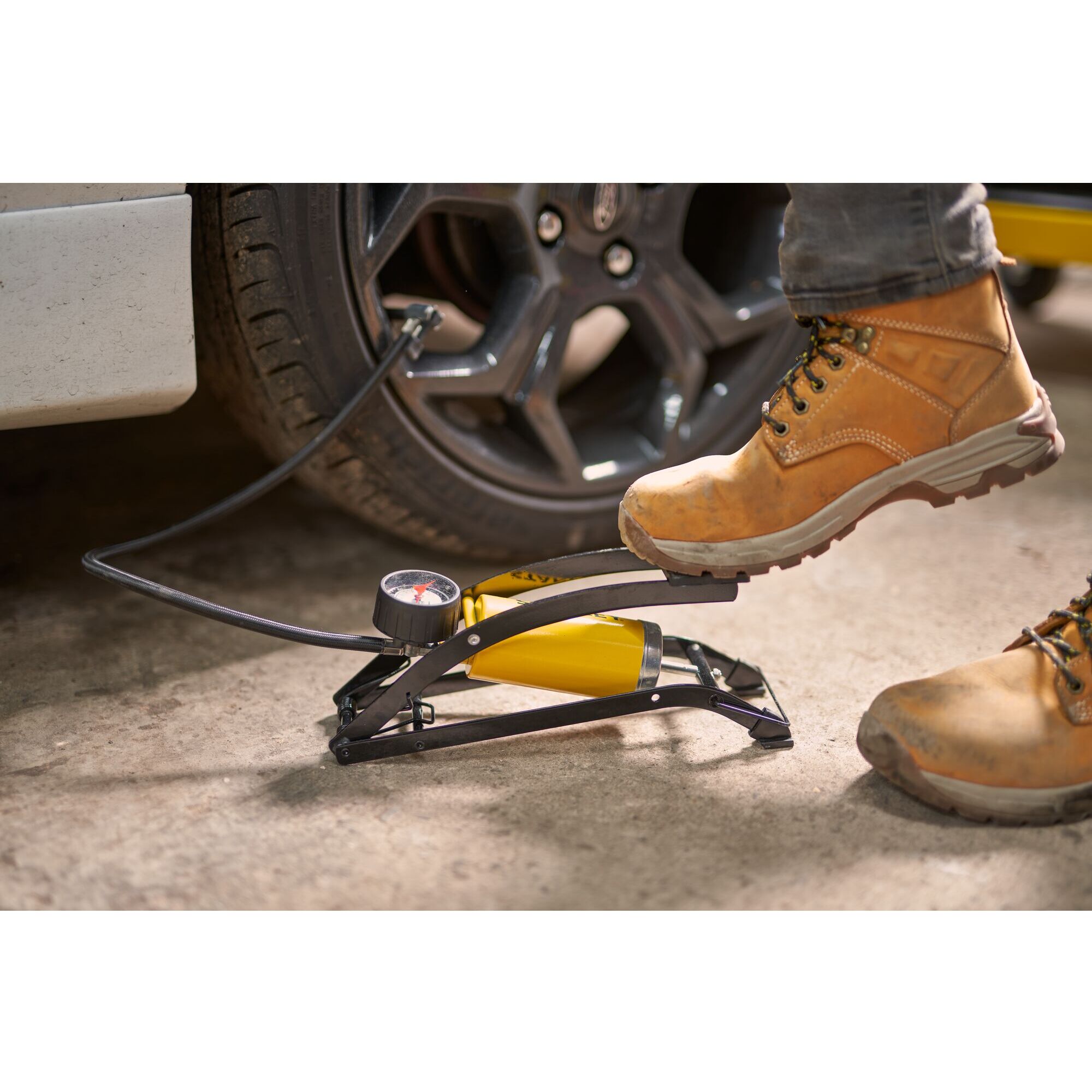 Pompe à pied avec adaptateurs, pression max. 10 bars