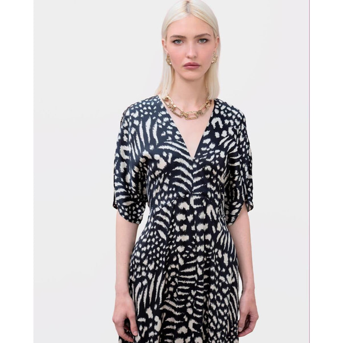 abito con scollo a V