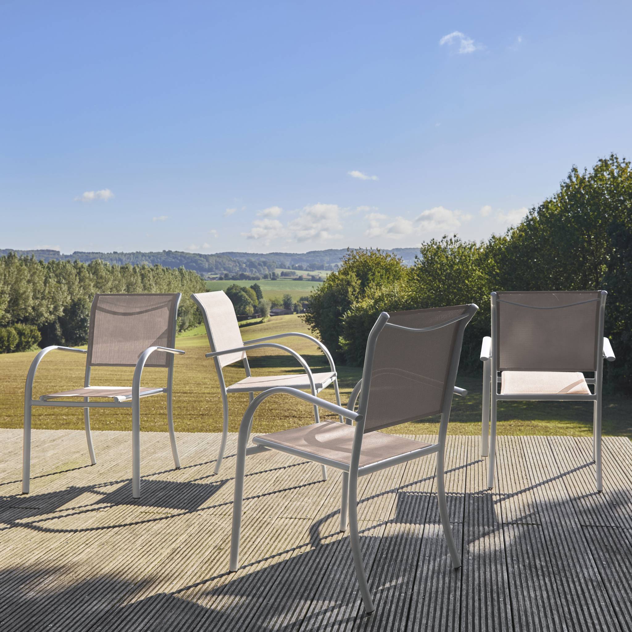 Lot de 4 fauteuils de jardin AMARA en aluminium et textilene blanc. 62 x 55 x 84 cm