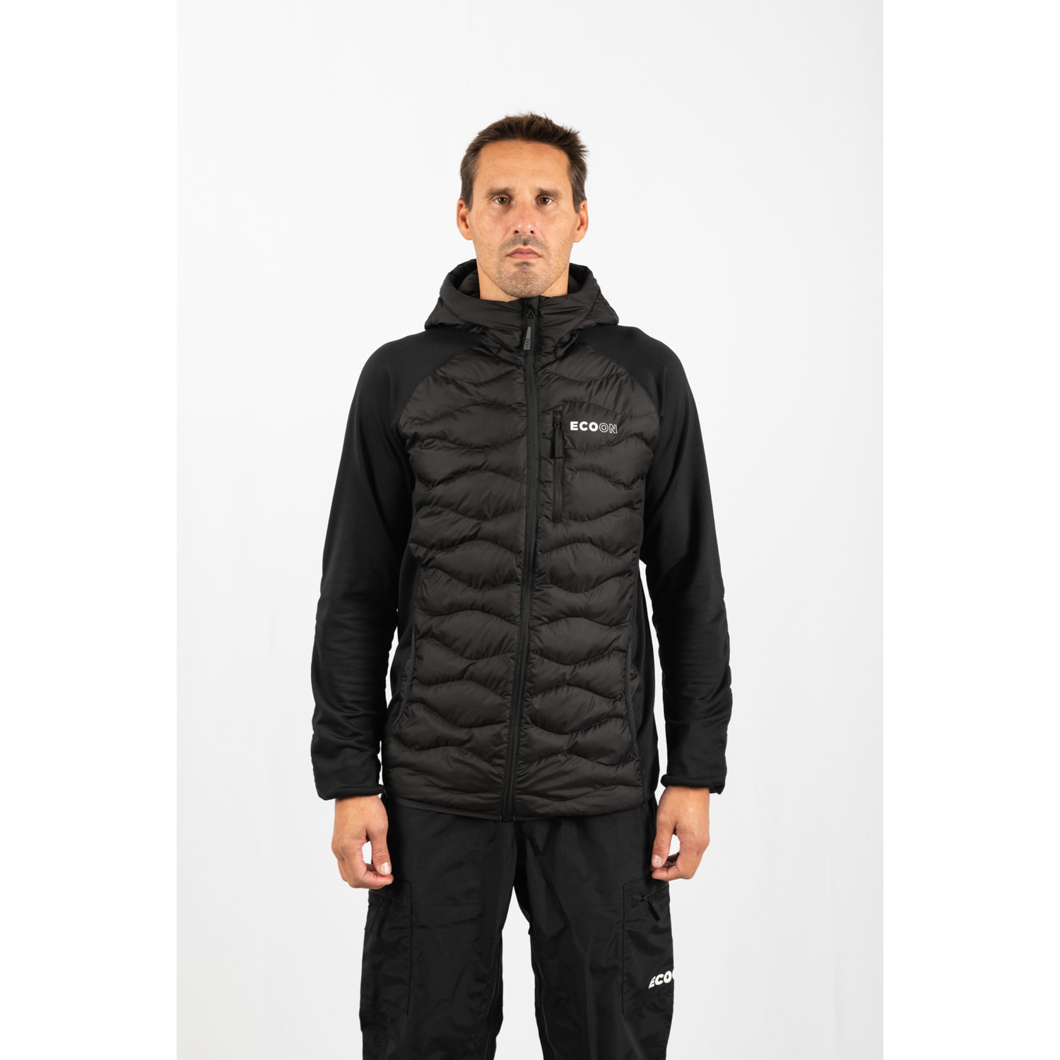 Chaqueta ECOActive Hybrid Insulated Jacket with cap dela marca ECOON - Negro con logo ECOON