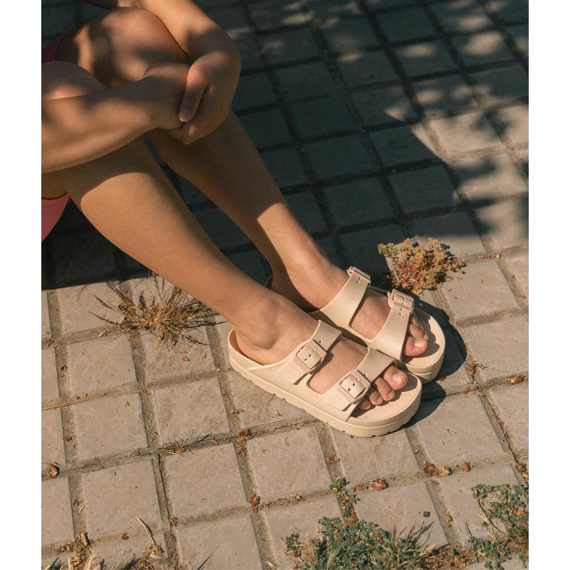 Sandalias de goma con plataforma beige