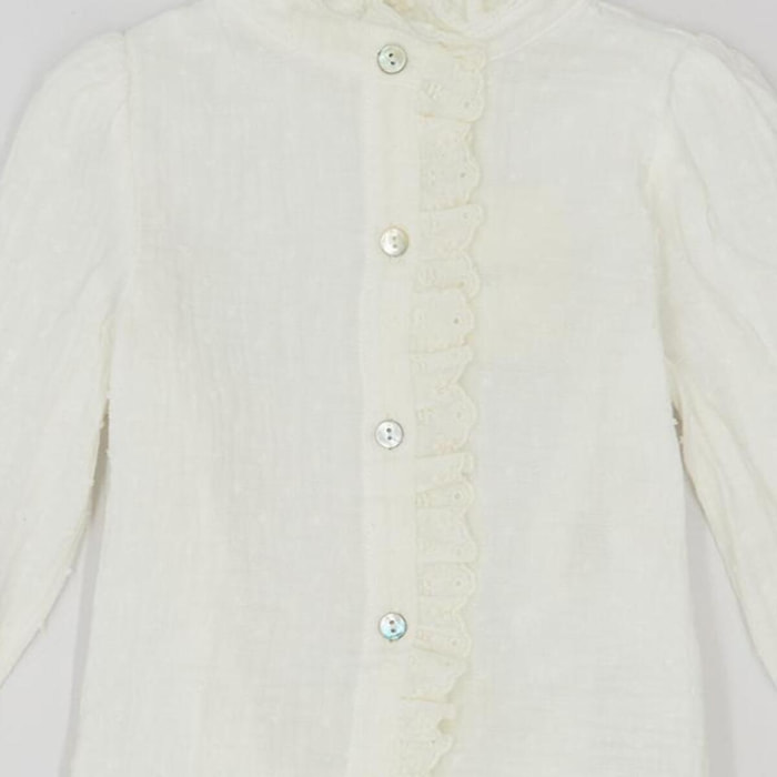 Camisa con detalles y gomitas en los puños