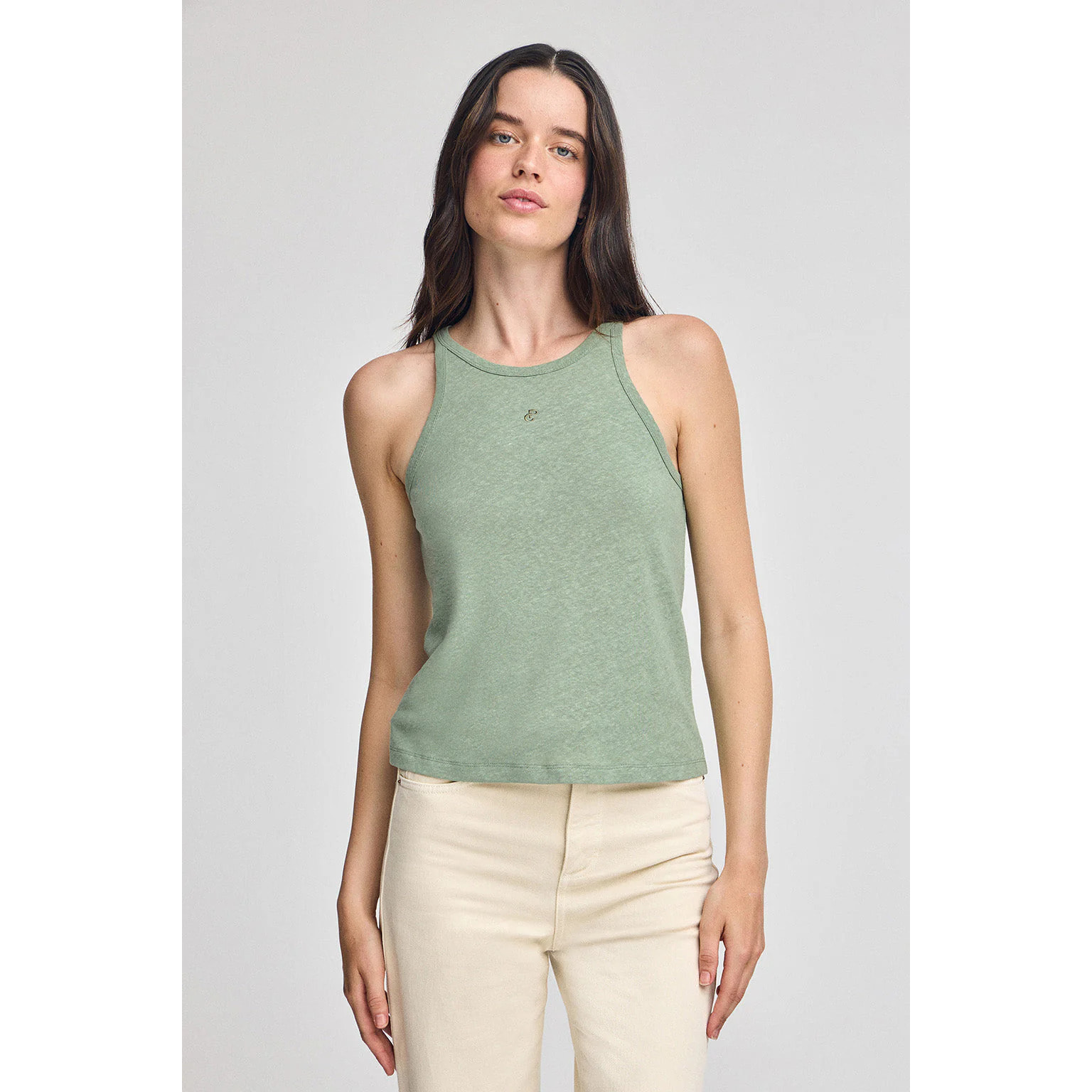 Camiseta verde jade de lino y algodón con monograma bordado