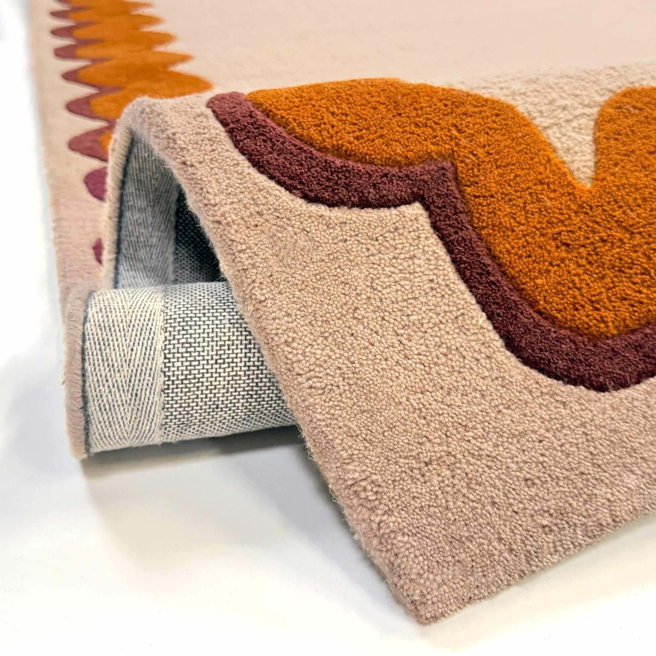 Tapis à bordure en laine WIGGLE