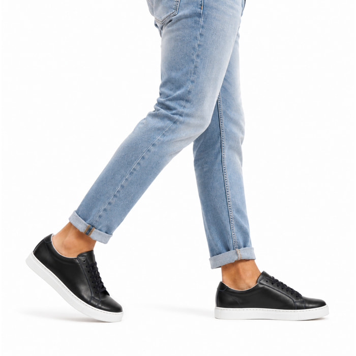 Sneakers stringate in pelle di vitello