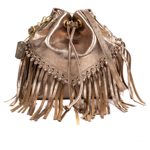 Arzana borsa a tracolla in vera pelle scamosciata laminata. Design esclusivo plissettato e con frange.