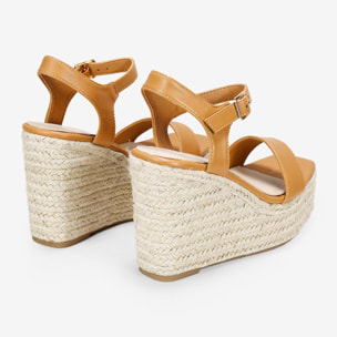 Sandalias marrones con cuña de esparto