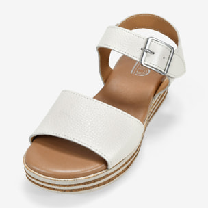 Sandalias beige en piel con cuña