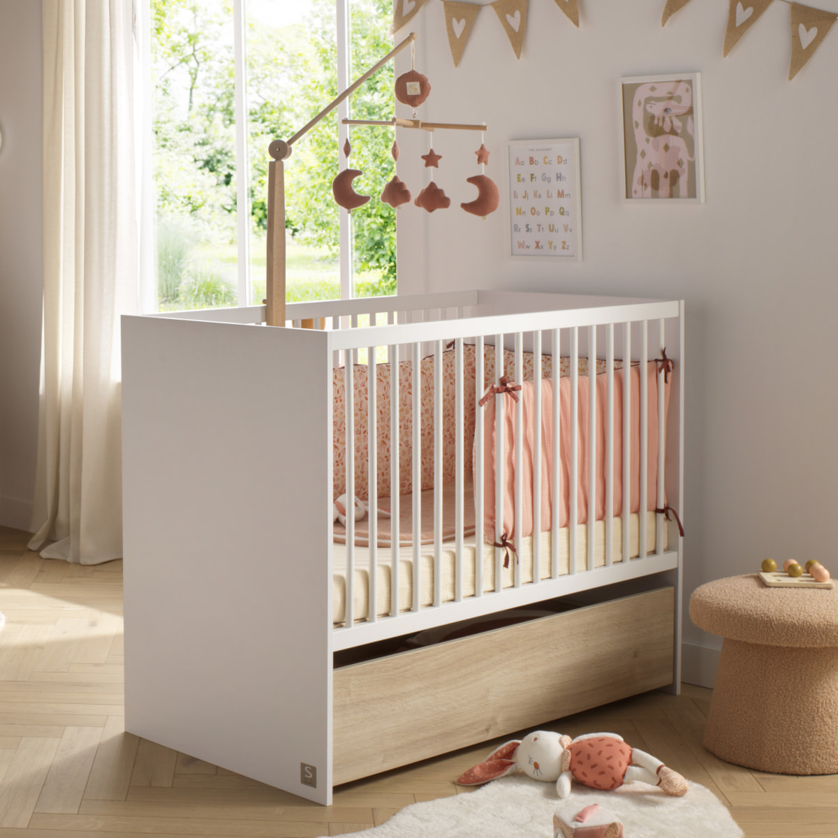 Lit bébé 120x60 à barreaux avec têtes en panneaux