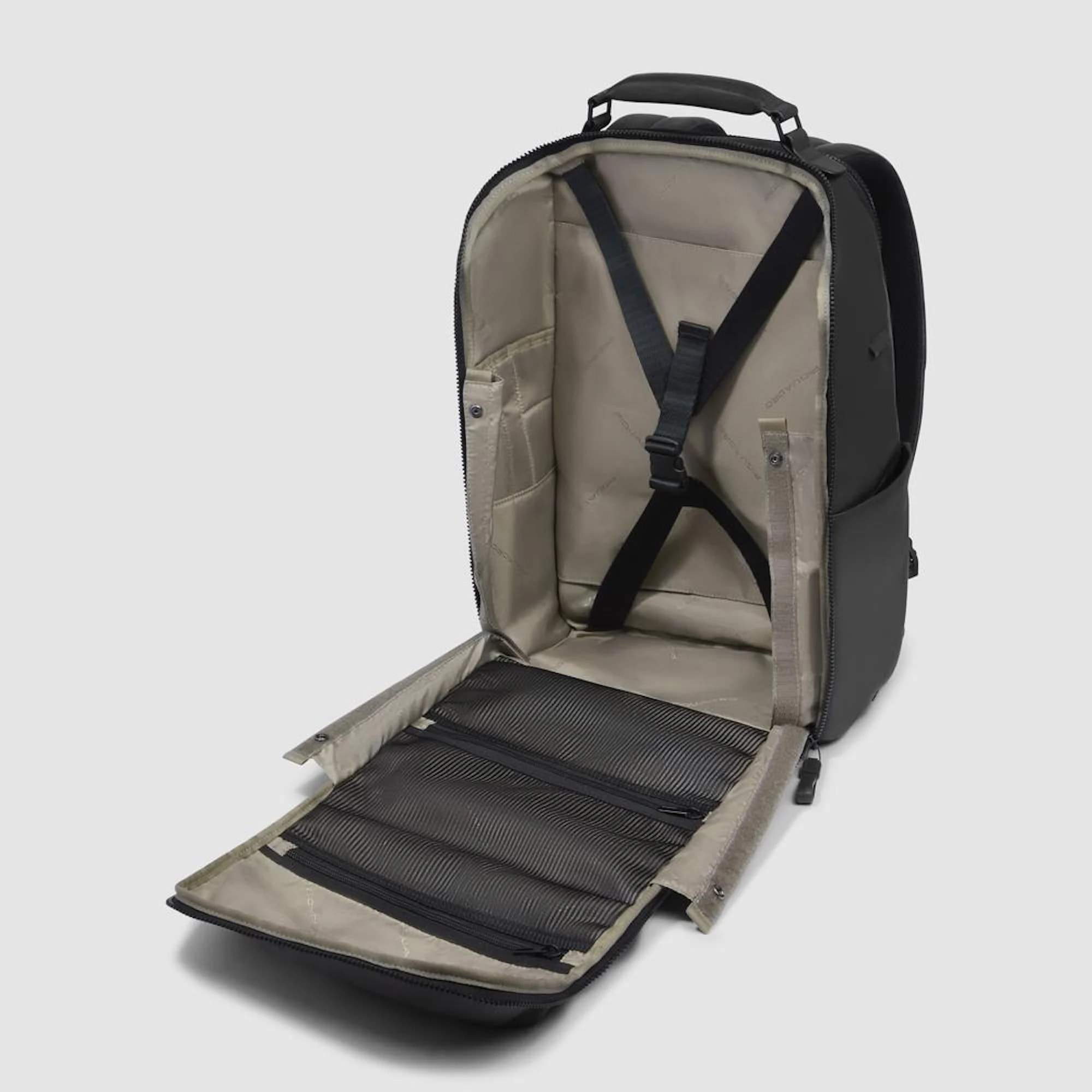 Piquadro Zaino da viaggio in pelle porta pc e iPad® con protezioni antiurto e RFID