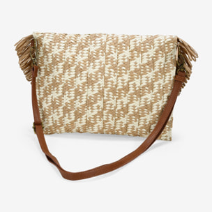 Bolso de mano marrón con solapa y flecos