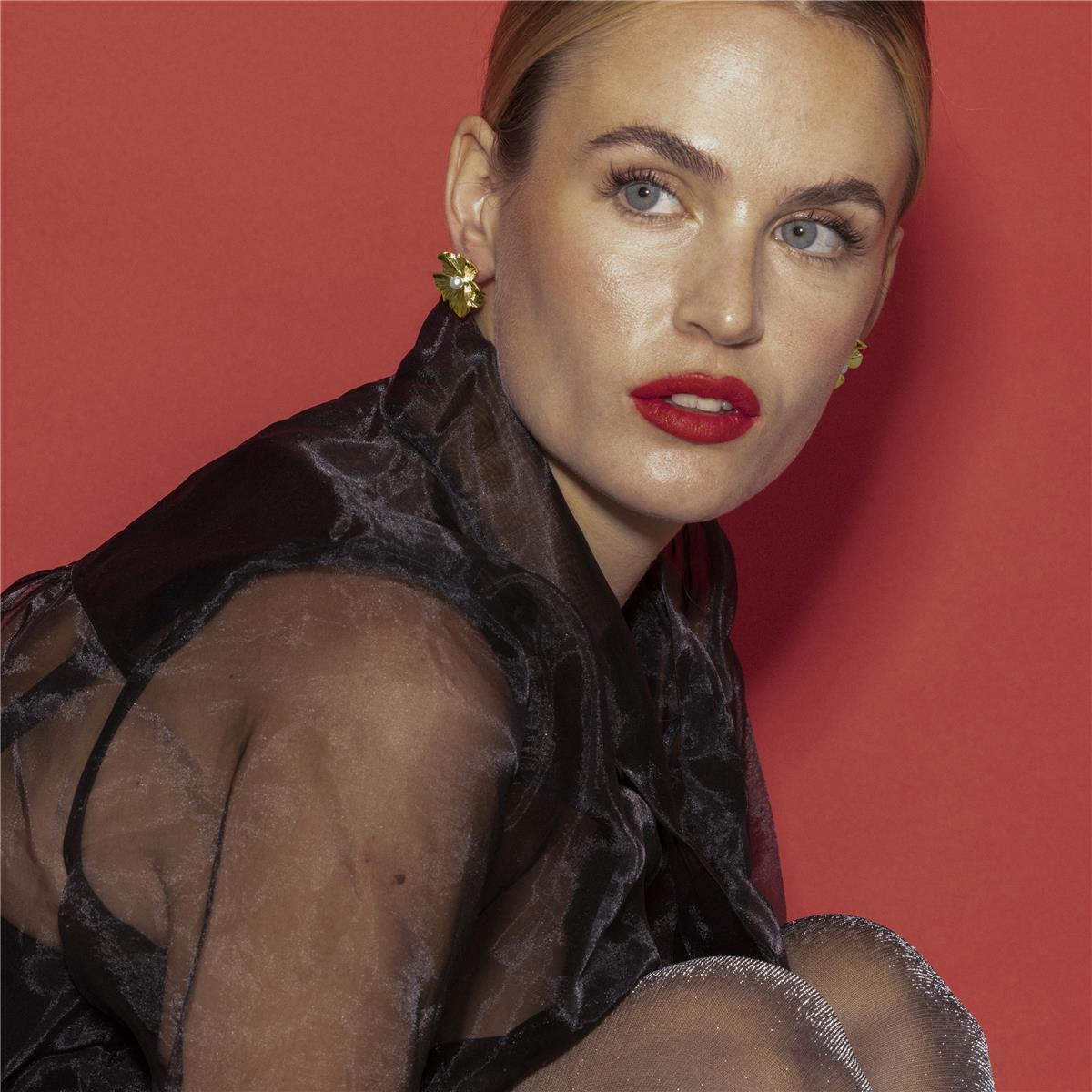 Pendientes con Perla Blanca acabado oro 18k