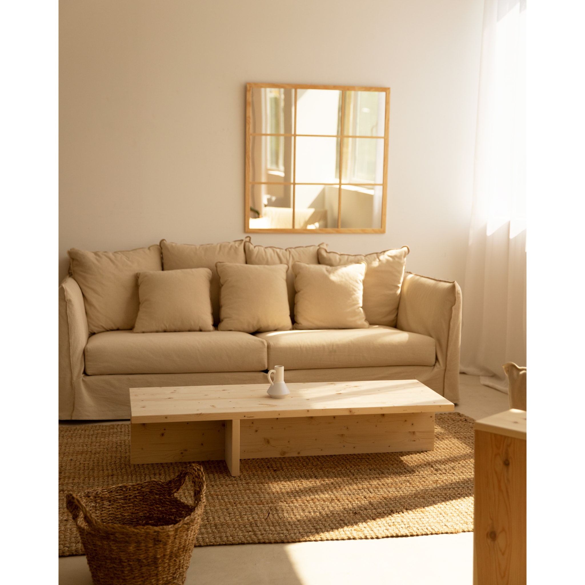 Mesa de centro de madera maciza en tono natural de 124x27cm Alto: 27 Largo: 123.5 Ancho: 46.6