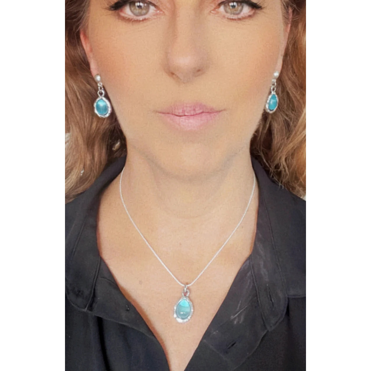 Conjunto collar y pendientes chapado plata y cristal azul