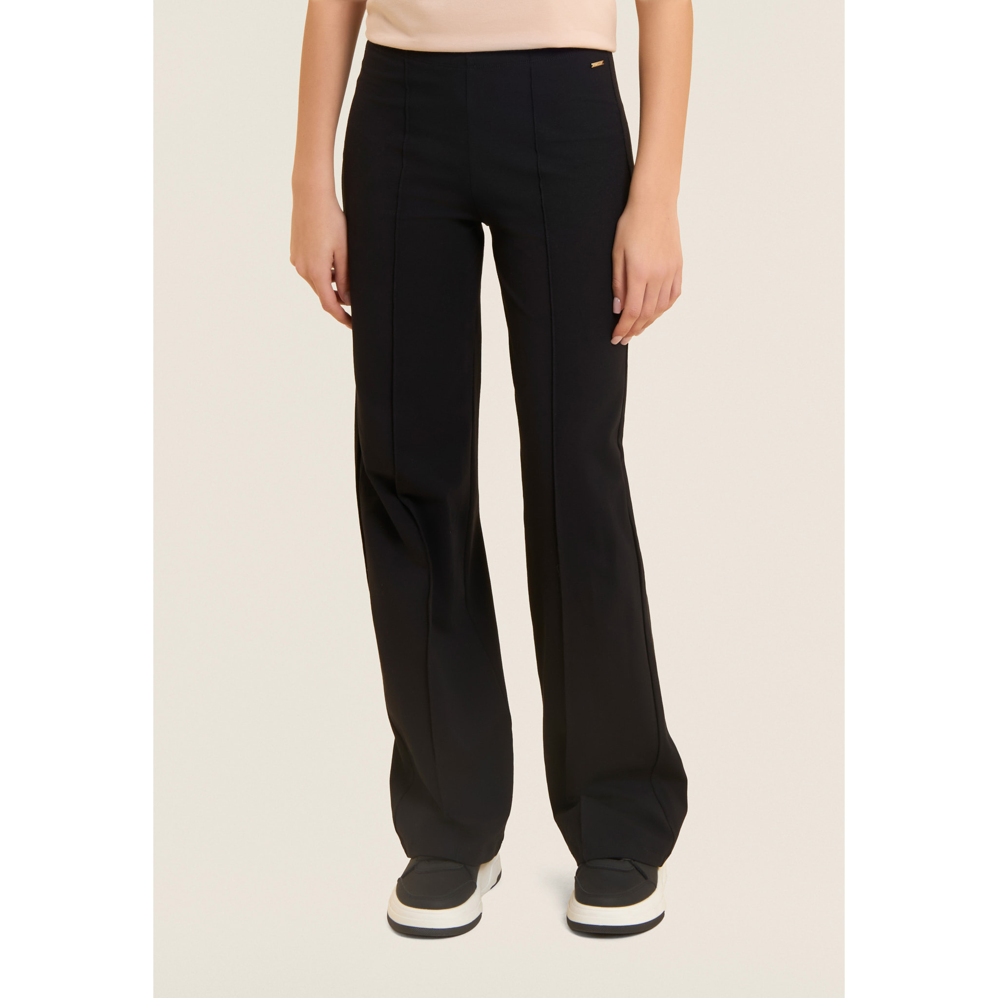 Pantaloni slim con gamba ampia e dettaglio piping