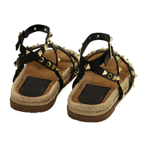 Sandali borchiati neri con suola in rafia