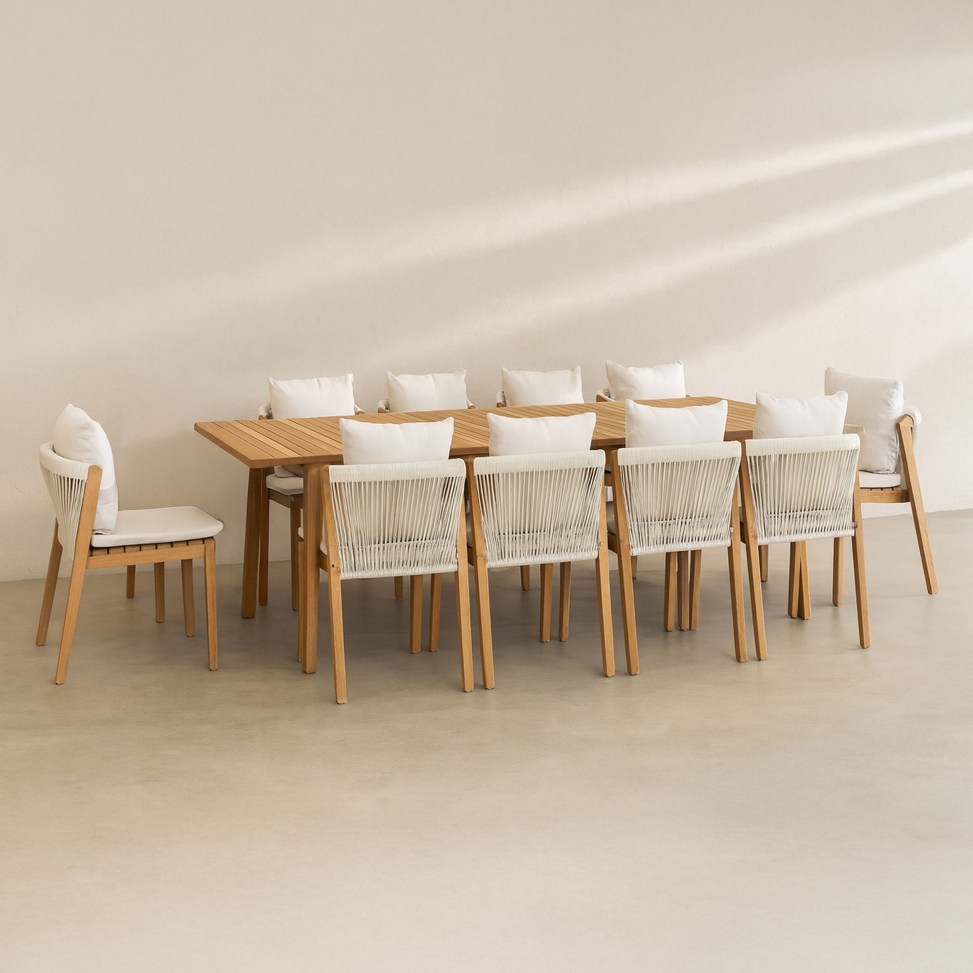 Ensemble table et 10 chaises de jardin en bois d'acacia avec coussin FIDJI