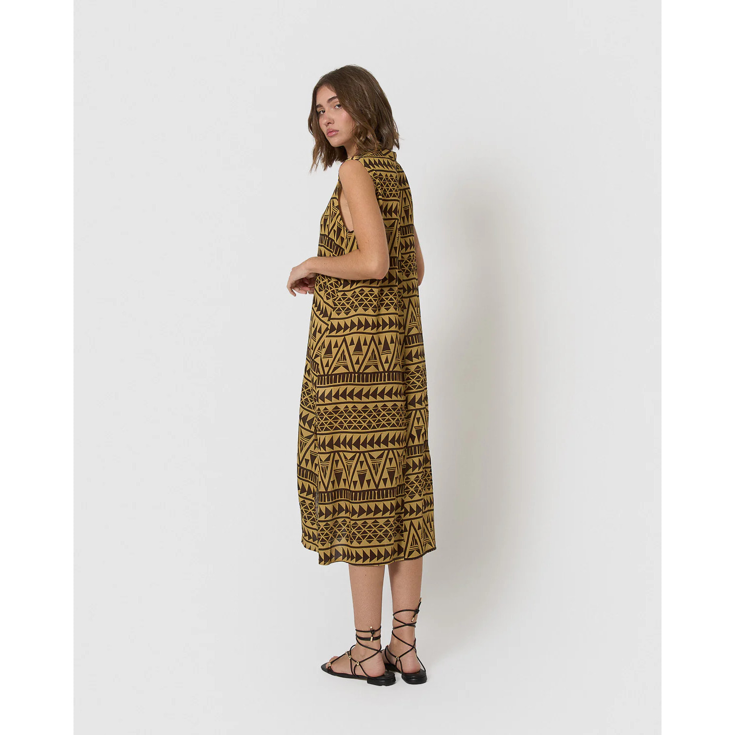 Vestido midi bambula detalles plisados indi marrón