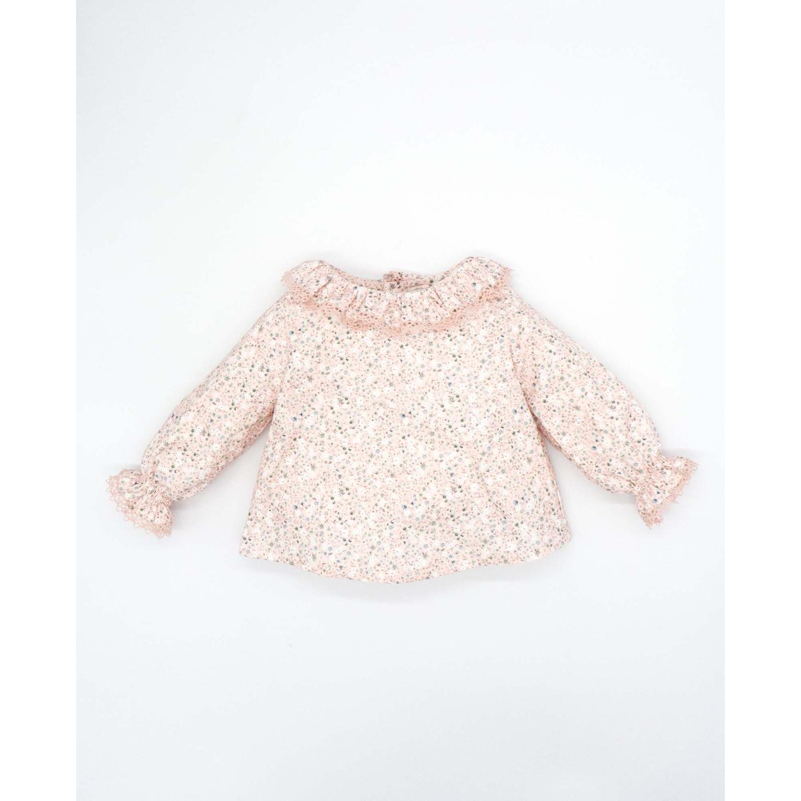 Blusa con volante cuello flores rosas y blanco