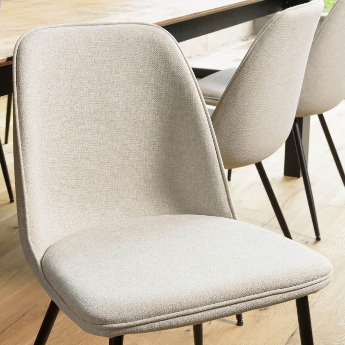 TOM - Lot de 2 chaises tissu écru dossier droit pieds acier noir