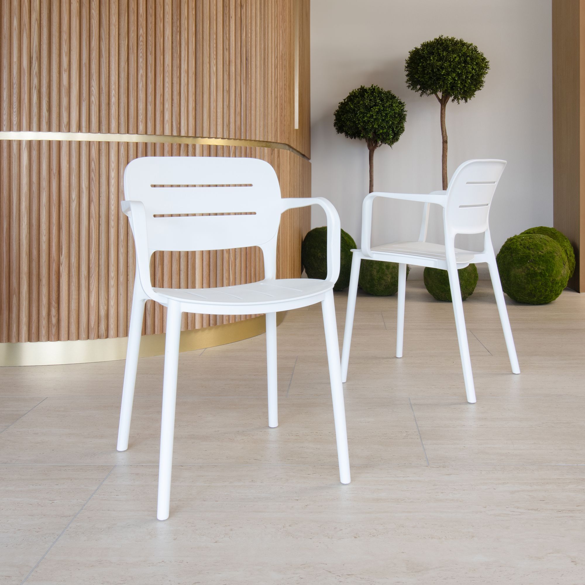 Ensemble de jardin table polywood blanc et fauteuil 8 places BASUN