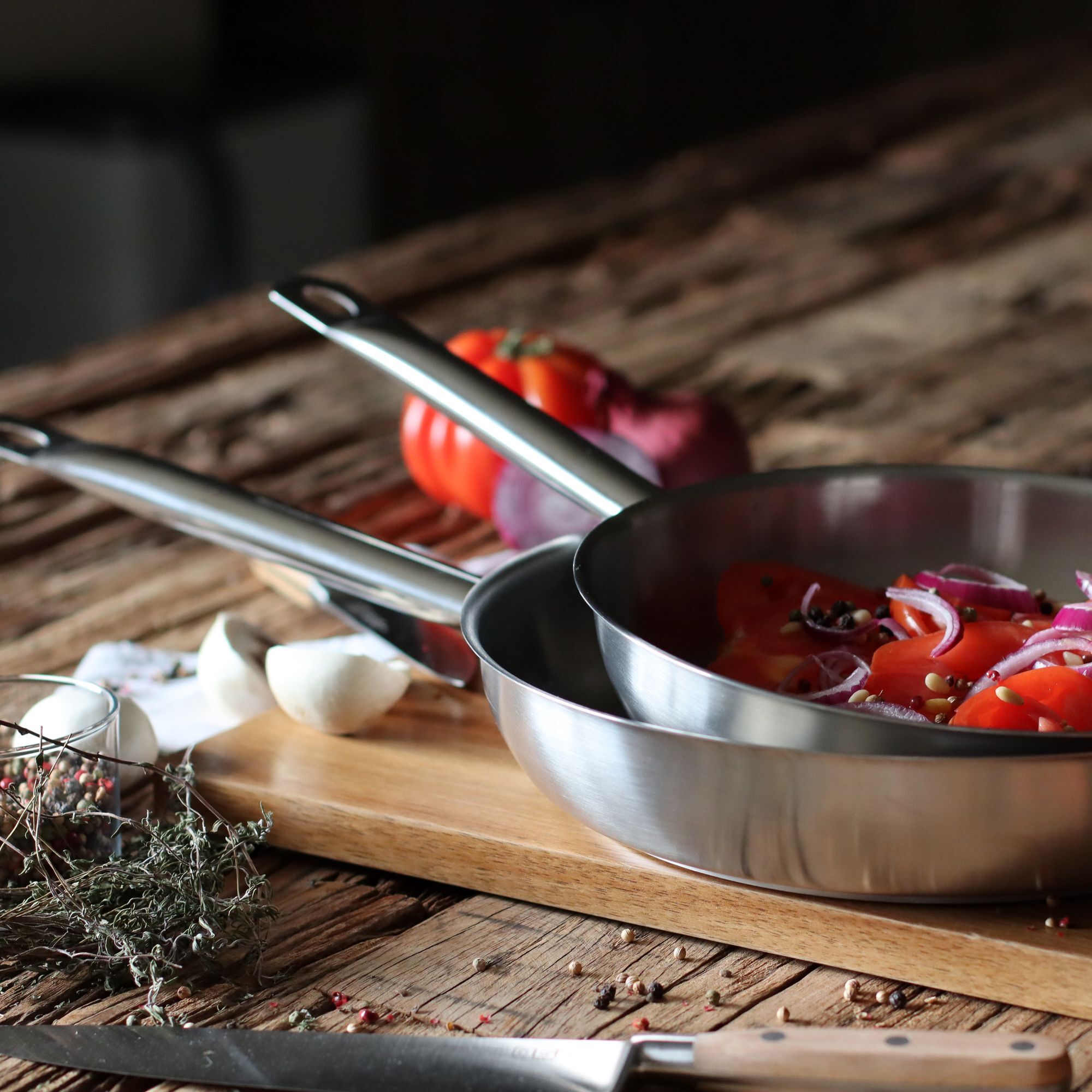 Poêle professionnelle en acier inoxydable 24cm - tous feux PROFESSIONNEL