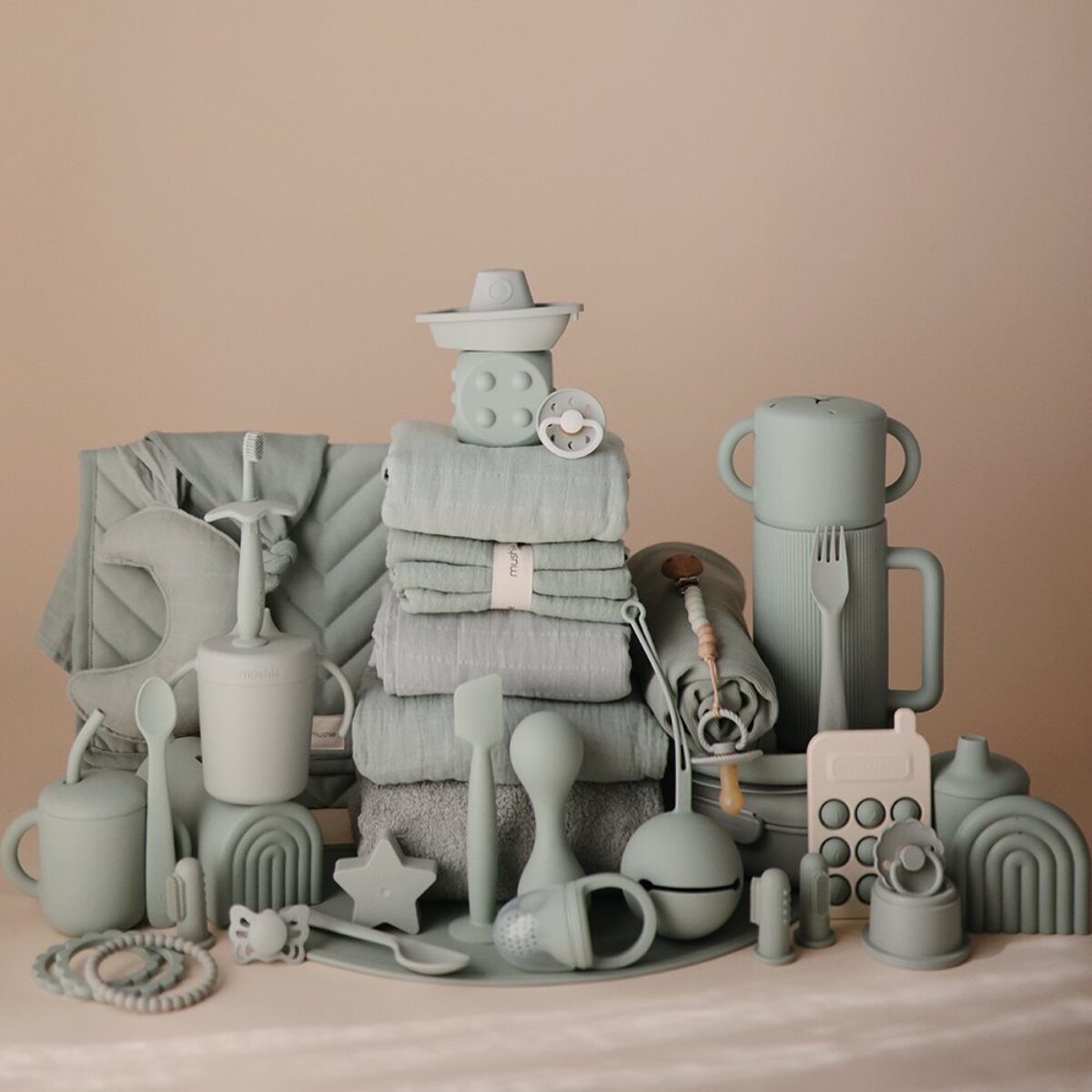 Mushie Sonajero Silicona Bebé Solid