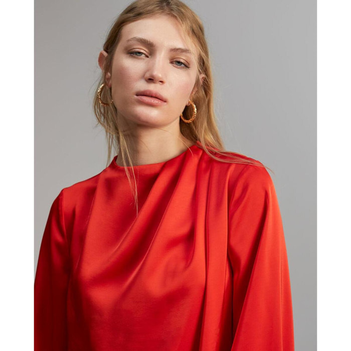 Abito corto in raso con maniche annodate