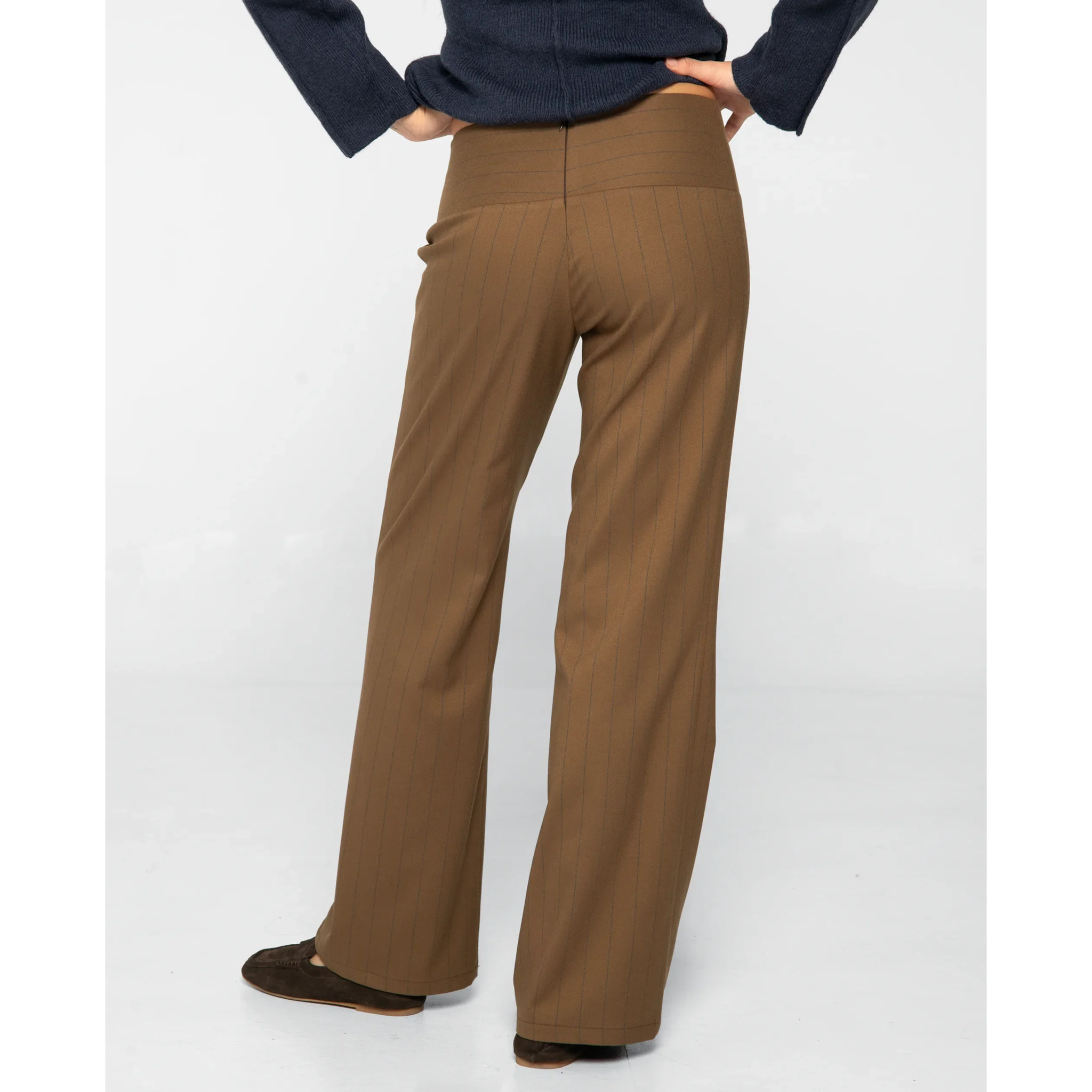 Pantalón largo de mujer recto de rayas