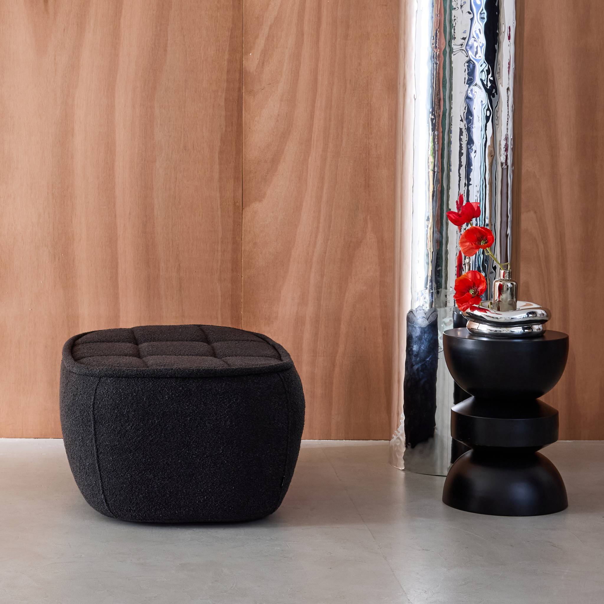 Pouf. repose-pieds pour chauffeuse 1 place Boni bouclette texturée noir L 91 x P 63 x H 40cm - Boni