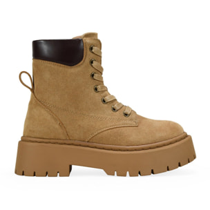 Botines militares arena en piel con plataforma y cordones