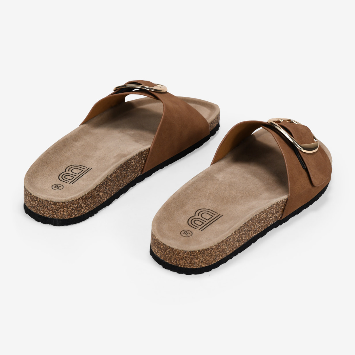 Sandalias planas cuero con hebilla metálica