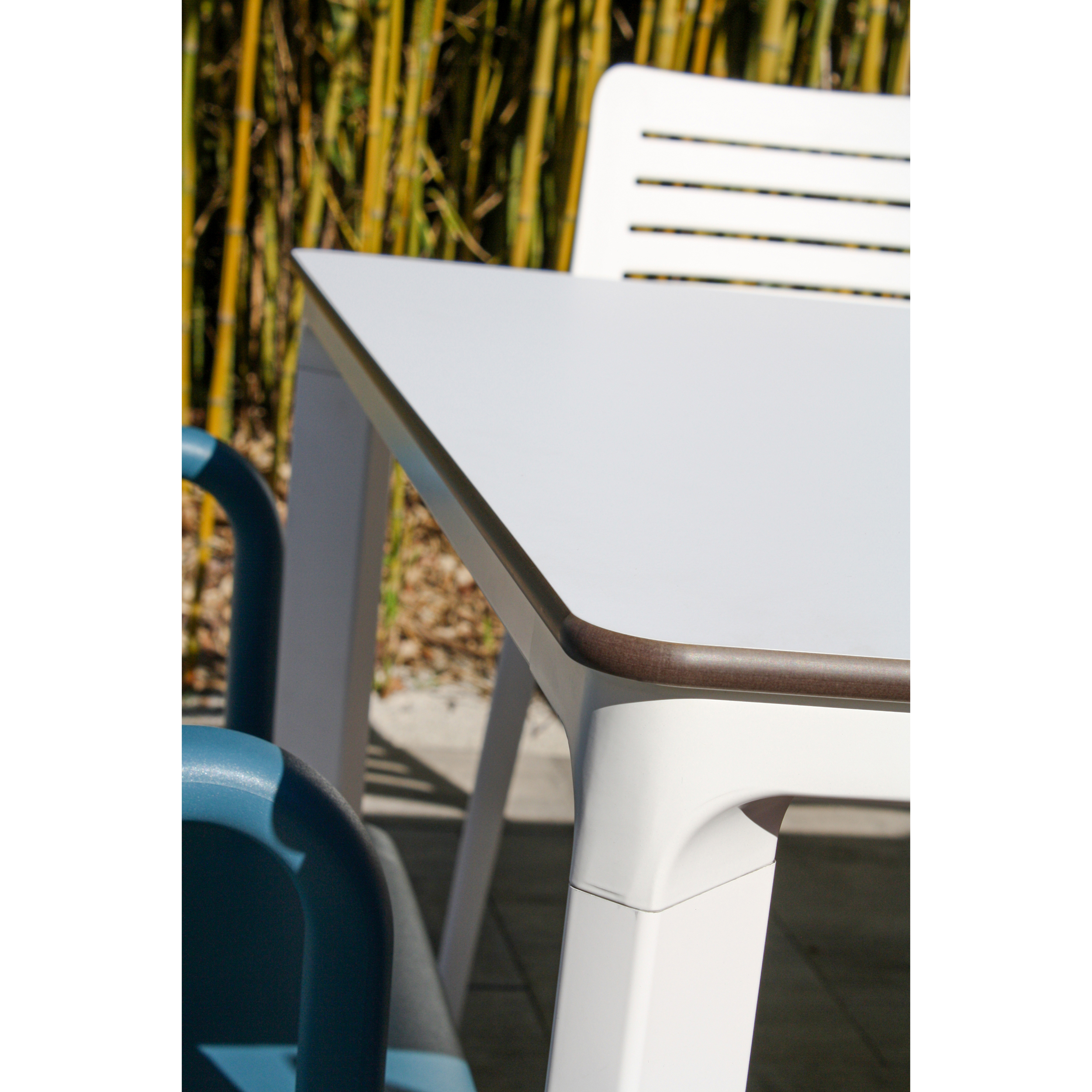 MEET - Table de jardin 8 places en aluminium laqué et peinture Epoxy blanc