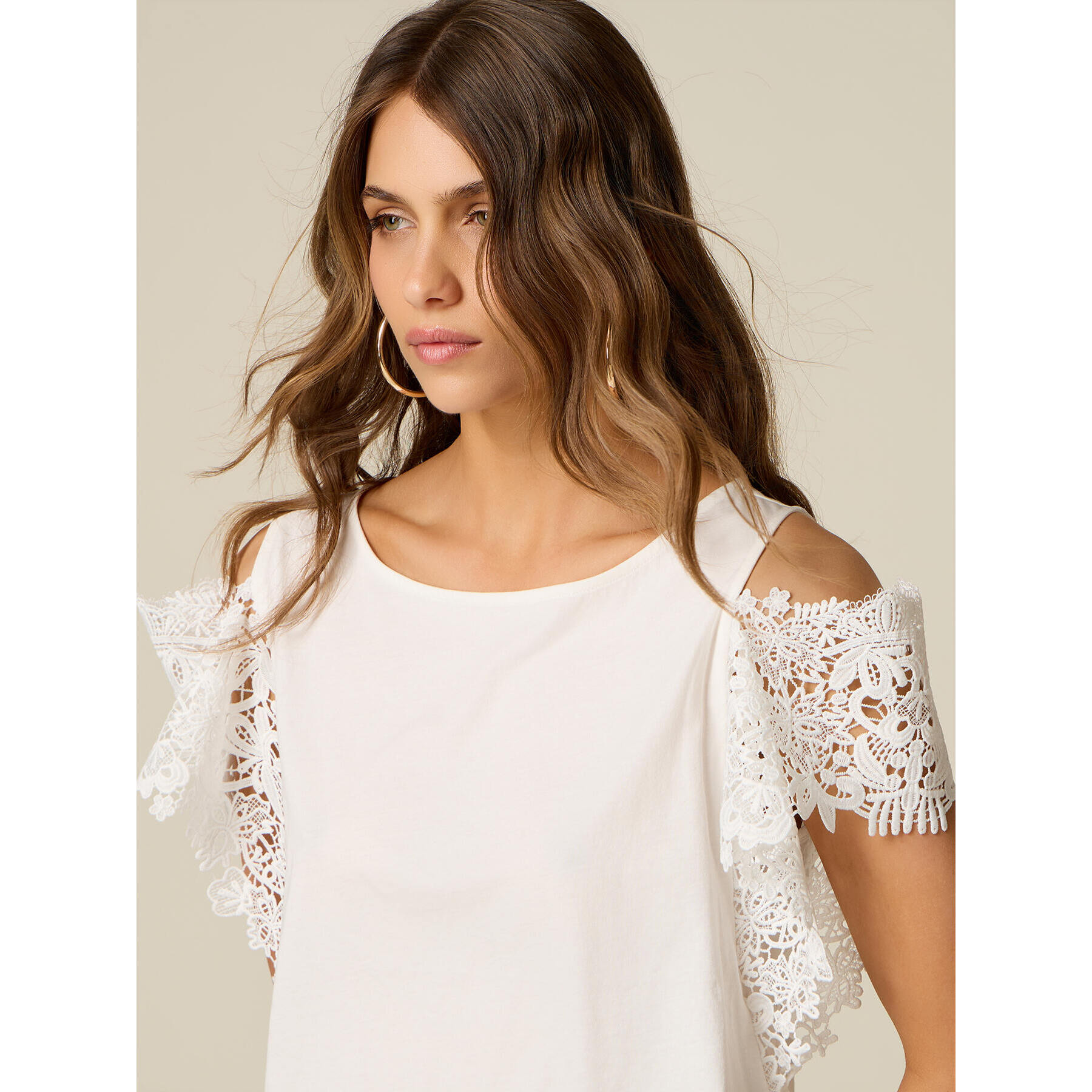 Oltre - T-shirt con maniche in pizzo e cut-out - Bianco