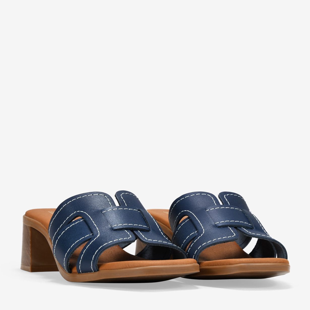 Sandalias destalonadas azules en piel con tacón