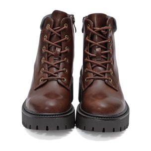 Anfibi in simil pelle con stringhe