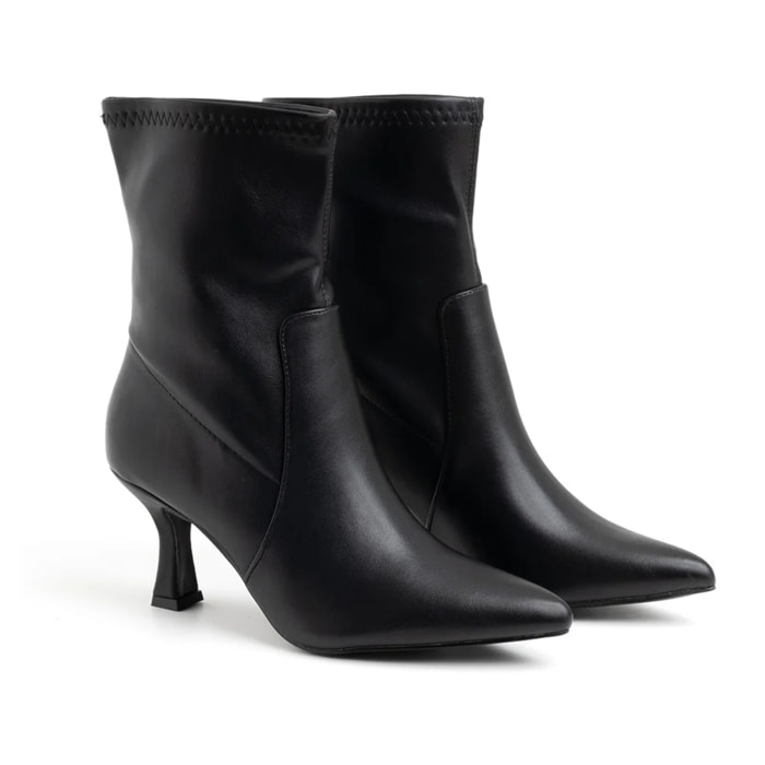 Tronchetto con gambale alto e tacco a rochetto - NERO