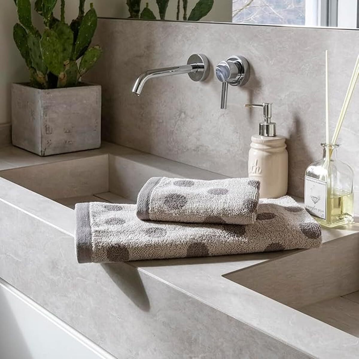 INTRECCI HOME Set Bagno Asciugamani Viso+Ospite, in Puro Cotone 450, Morbidezza Extra, Lavorazione Jacquard, Design a Pois, Elegante e Confortevole