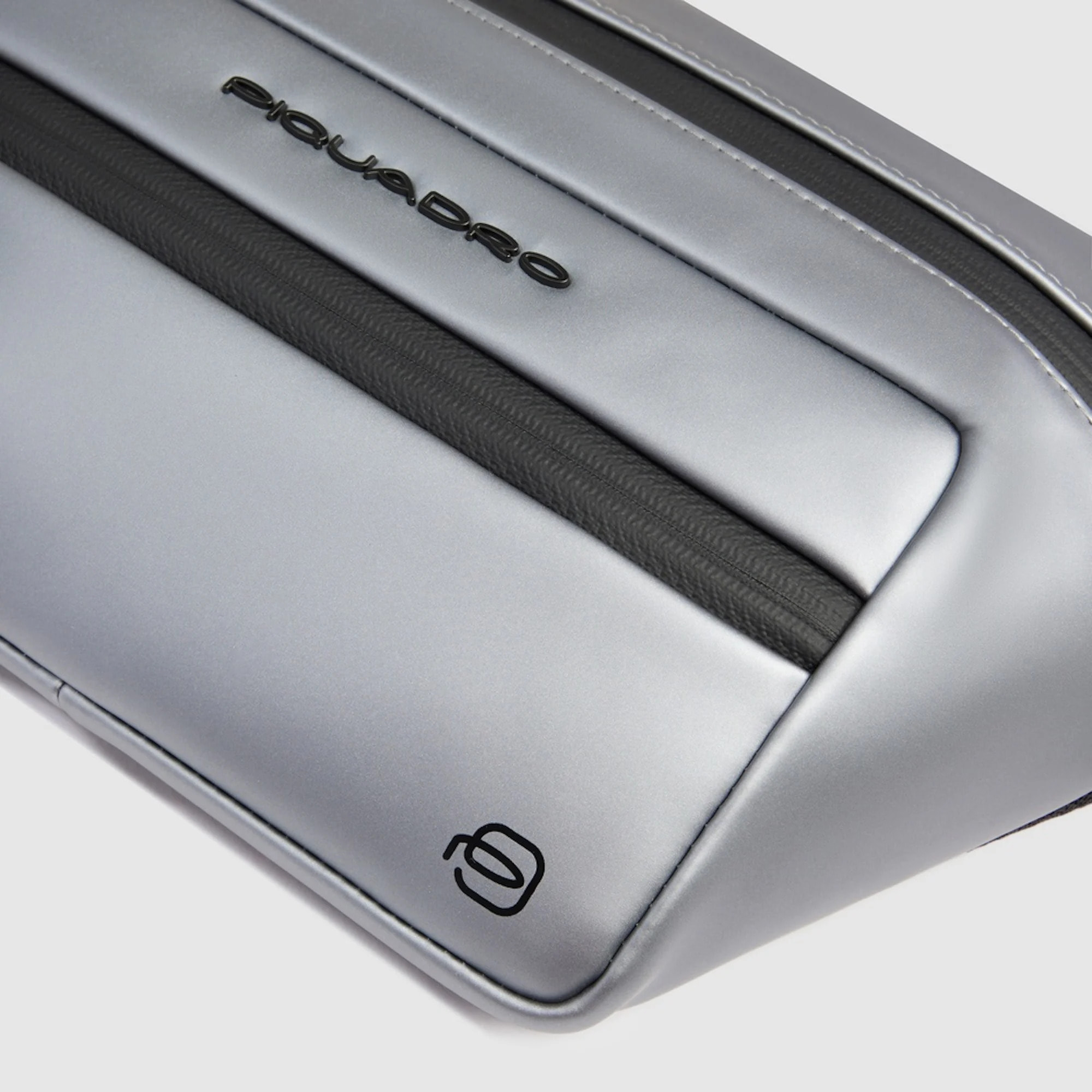 Piquadro Marsupio in tessuto gommato resistente all'acqua con tasca per AirPods® e protezione RFID