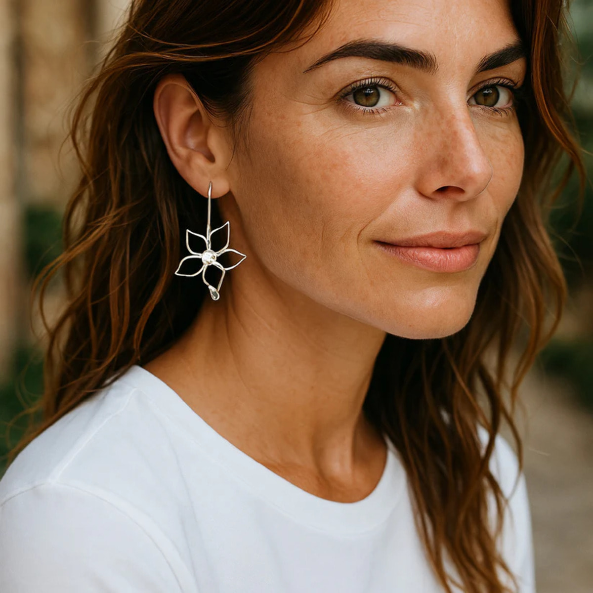 Pendiente gancho Irregular Blom G en plata chapado 10µ