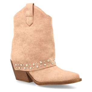 Botín cowboy con tachuelas metálicas