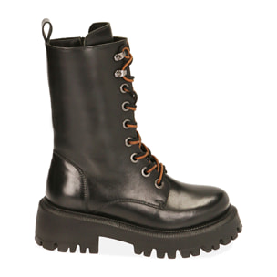 Botas militares de piel negra, tacón 5,5 cm.