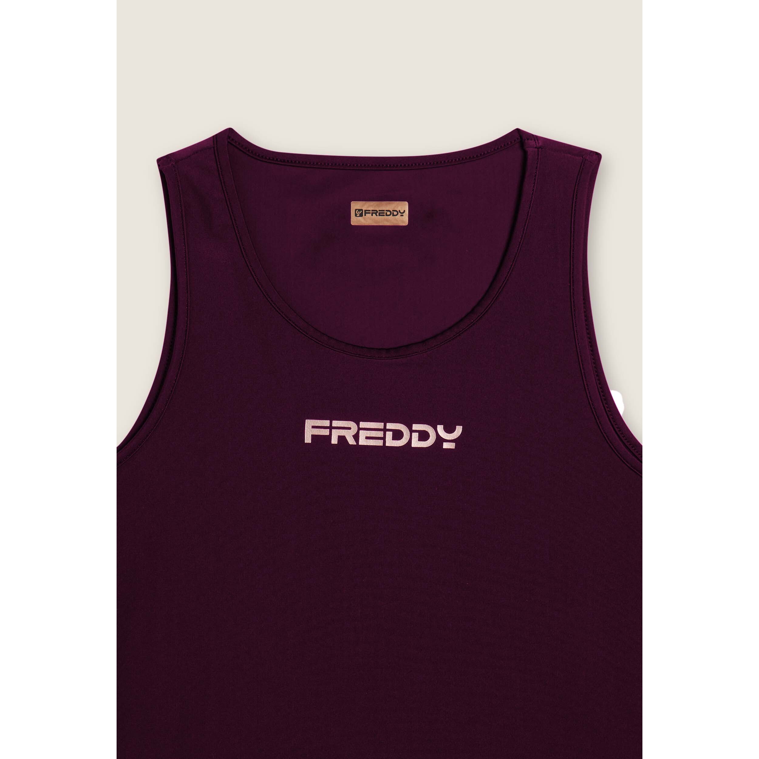 Canotta tecnica con girospalla ampio e taglio regular