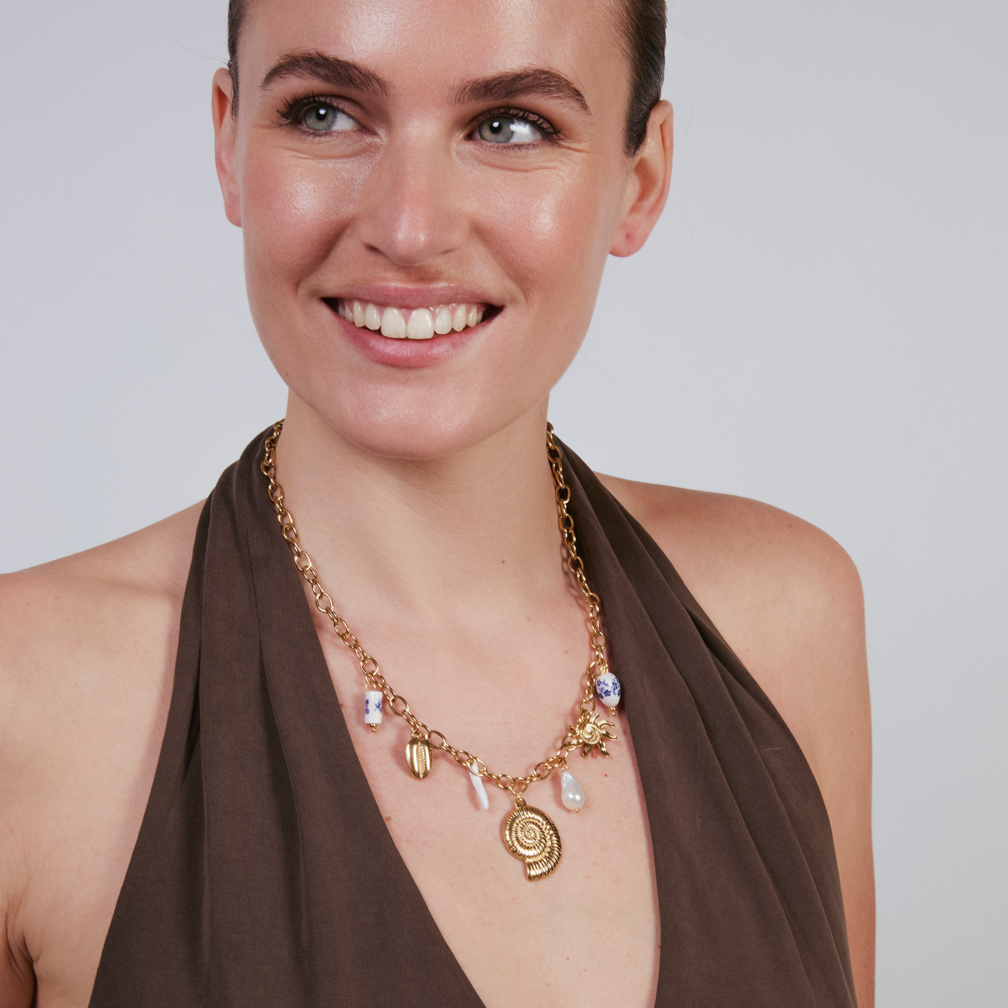 Collar de Perla Blanca acabado en oro amarillo de 18k