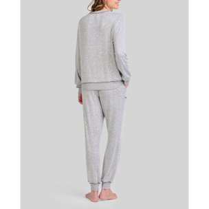 Pijama mujer con agradable tejido vigoré, detalle bordado, escote redondo, manga larga y pantalón largo terminado con elástico