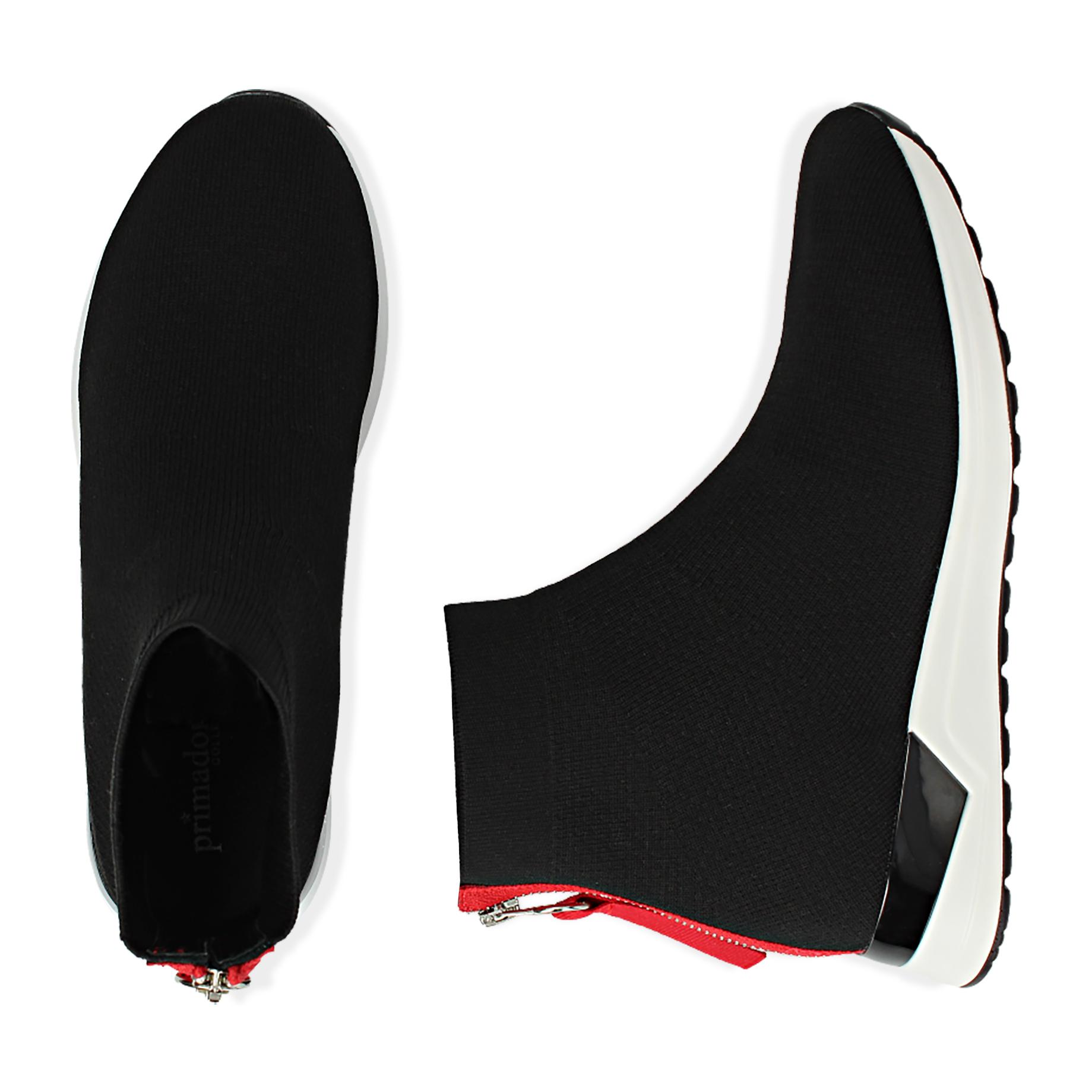 Slip-on nere in tessuto tecnico, zeppa 4 cm