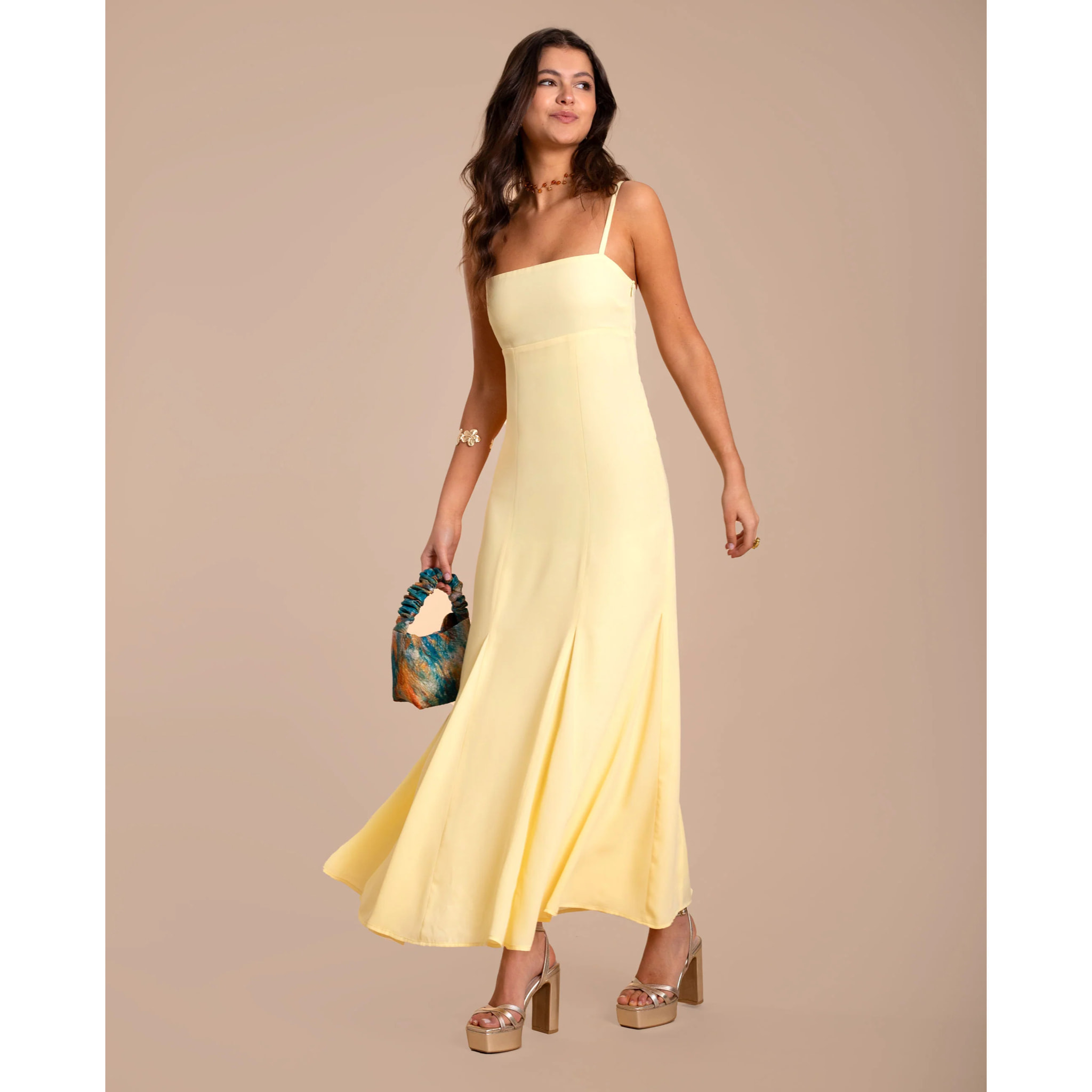 Vestido largo de corte imperio con tirantes