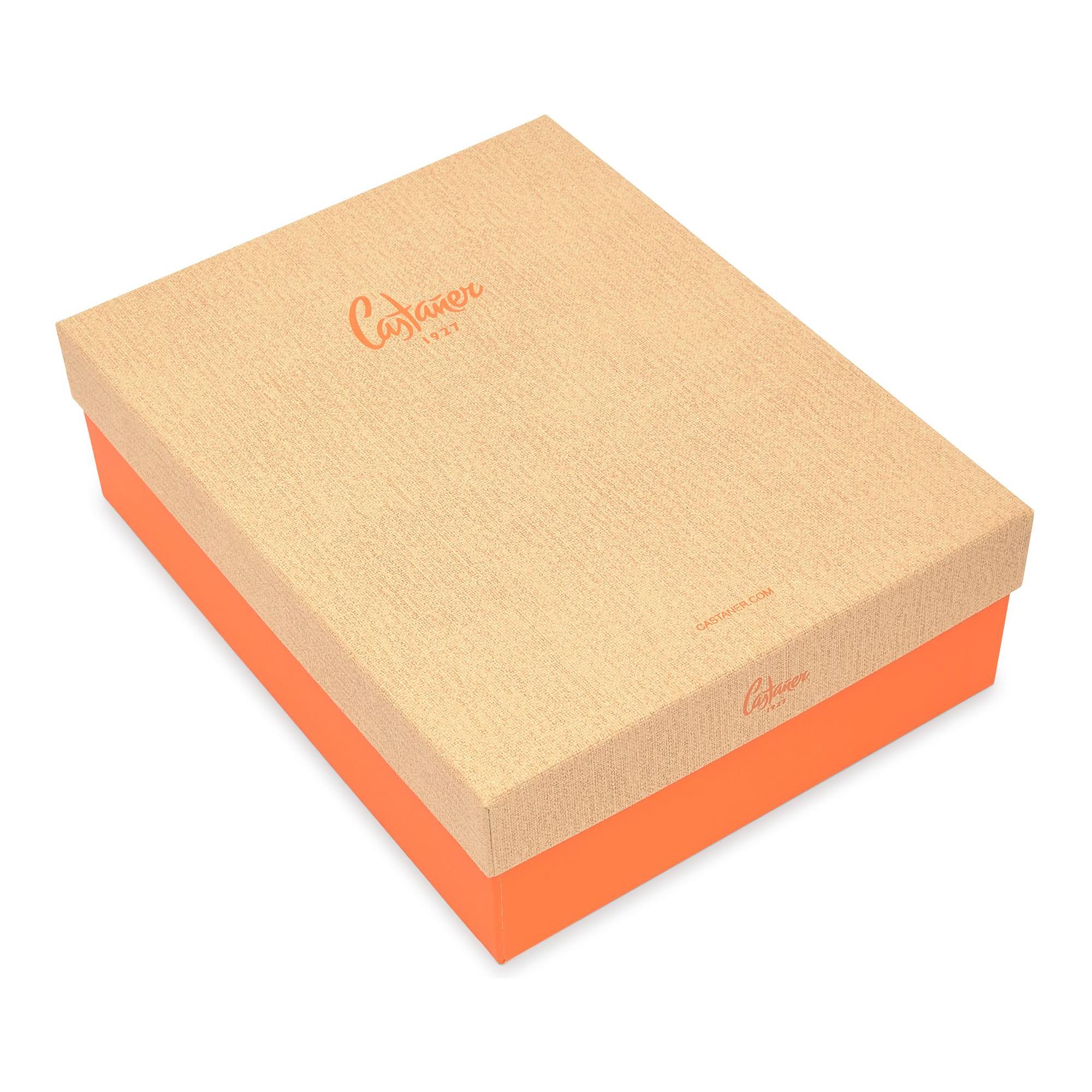 Sandalia de tacón Fabiana en rafia natural con motivos florales