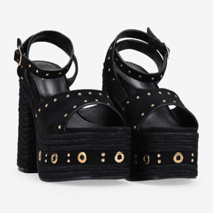 Sandalias de tacón negras con esparto y tachas