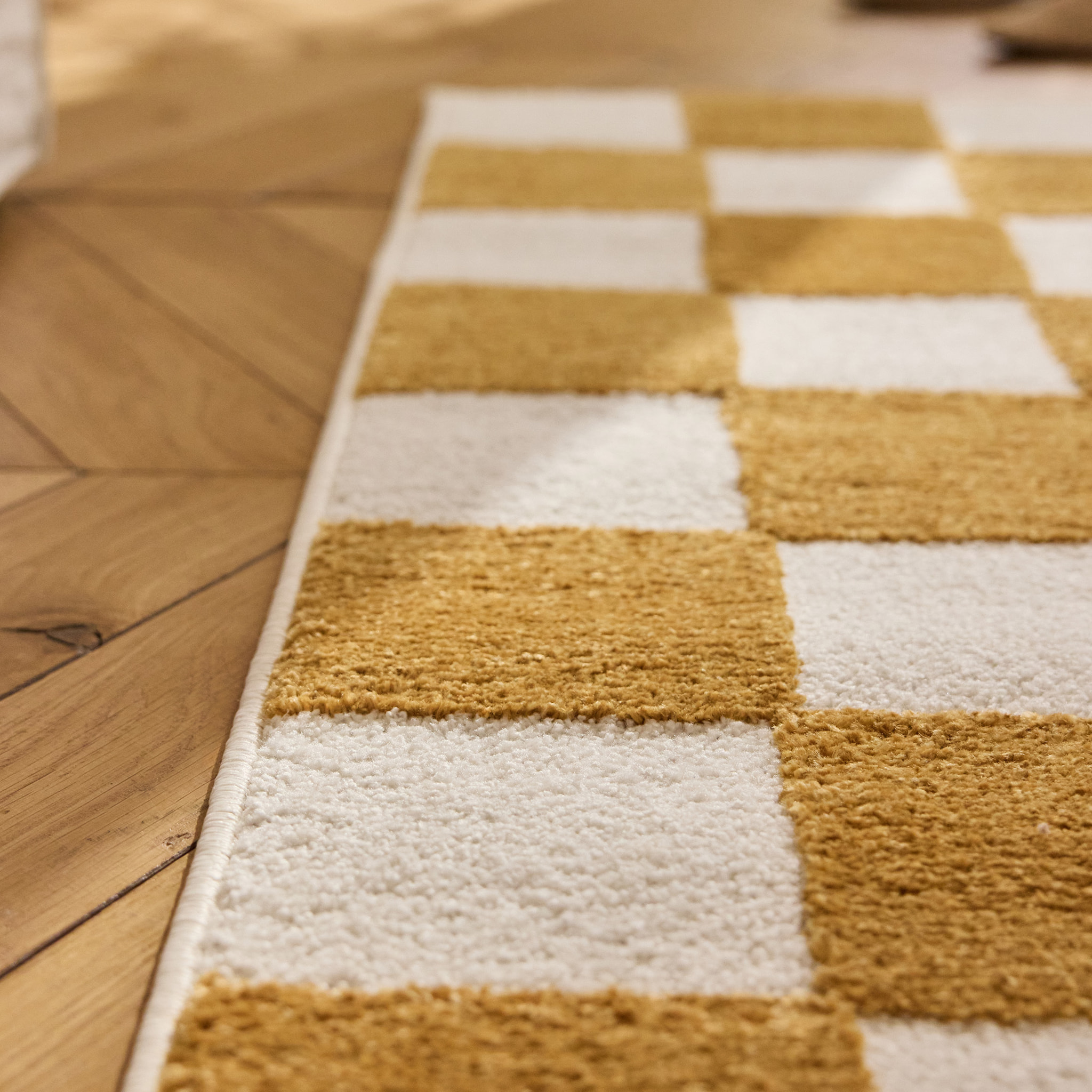PANTONE - Tapis ocre à motif damier TERRA DEL SOL